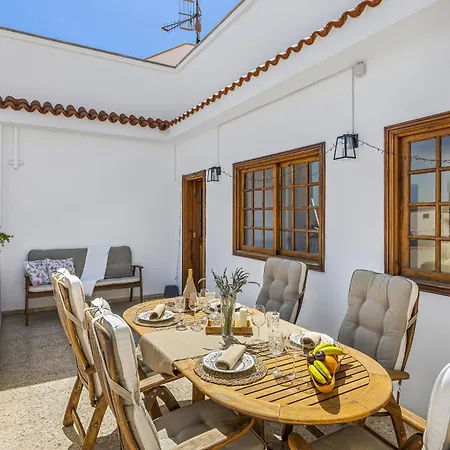 Apartment Penthouse, Close To The Natural Pools With Big Terrace, Ocean & View *